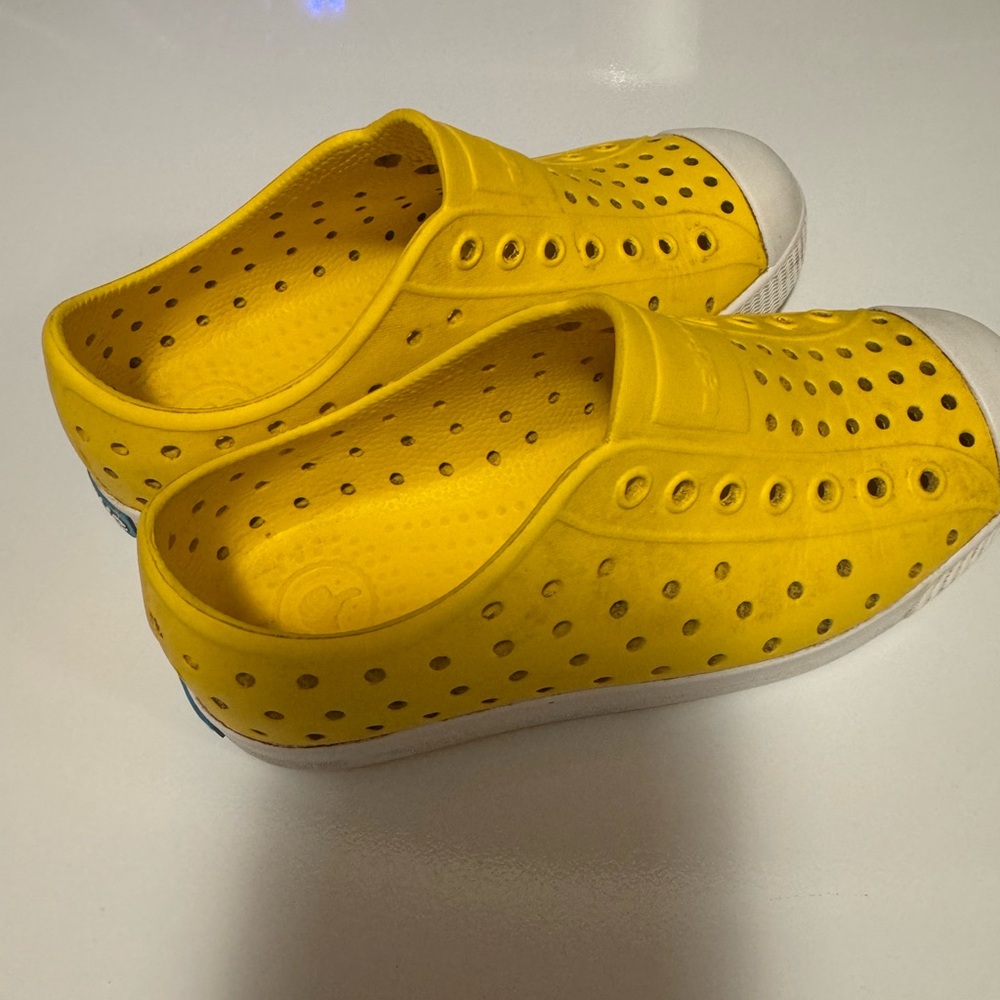 Size 13 yellow Natives!
